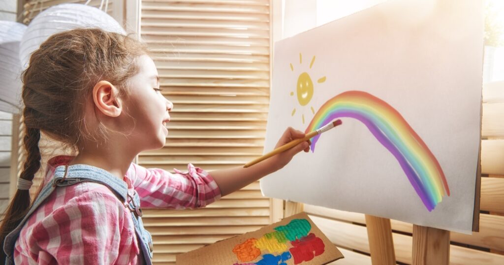 a művészeti tevékenység által a gyerekek kiegyensúlyozabbak és jobb problémamegoldók lesznek.