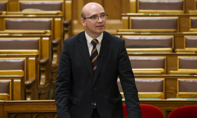 Elfogadta a Parlament az új pedagóguséletpálya-törvényt