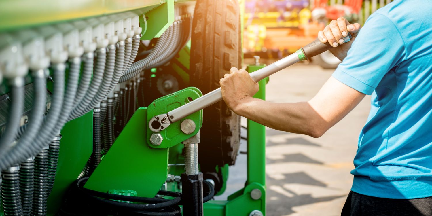 mezőgazdasági gépész szakma - szakember traktort szerel