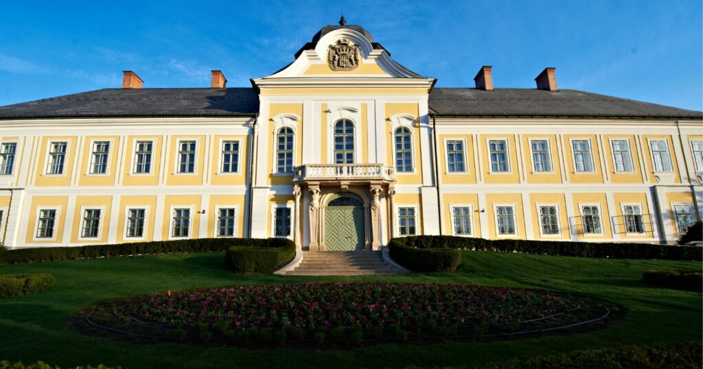 A felújított hatvani Grassalkovich-kastély.