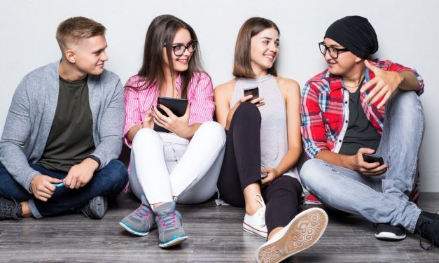 Elindult a tudatos internethasználatra nevelő Digitális Tinik program