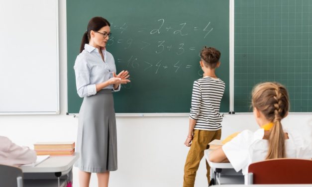 Emelkedik a pedagógusok bére 2024. január 1-jétől