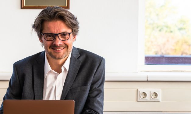 A jövőnket az informatika meghatározó módon befolyásolja, és ez nagy felelősséget ró az informatikusokra