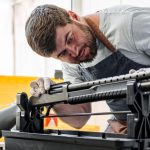 Lőportól a lézerig – A fegyverműszerész szakma alakulása a Vadnyugattól napjainkig