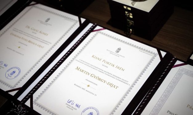 Állami kitüntetések 2025-ben: elismerések a szakképzés és a népművészet kiválóságainak