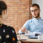 Próbaidő utáni beszélgetés az első munkahelyen: kell rá készülni?