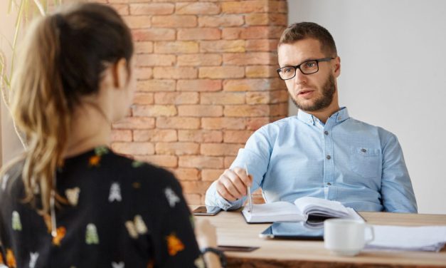 Próbaidő utáni beszélgetés az első munkahelyen: kell rá készülni?