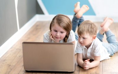 Közösségi média tiltása: gyermekvédelem vagy túl egyszerű megoldás?