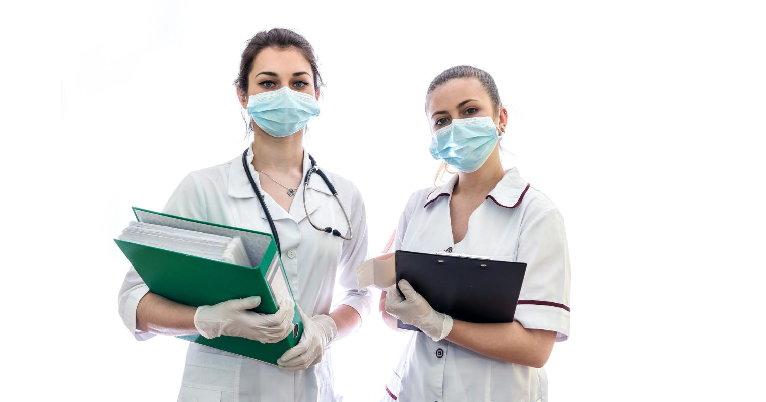 egészségügyi dolgozó fiatal nők