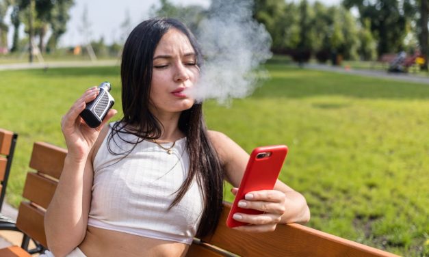 Robbanásszerűen terjed a vape a fiatalok körében – az iskolák gyakran eszköztelenek